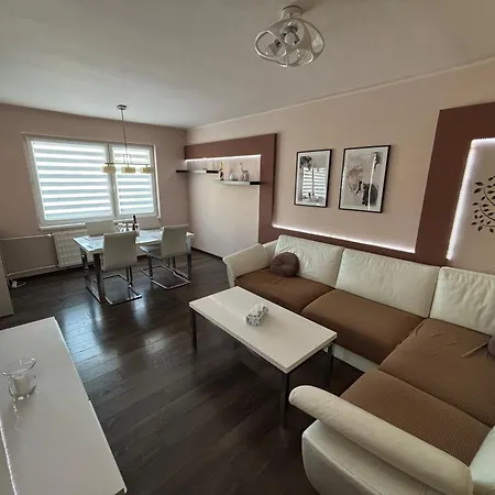 Apartamento Place, Podbreziny