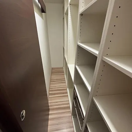 Apartamento Place, Podbreziny