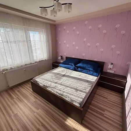 Apartamento Place, Podbreziny *