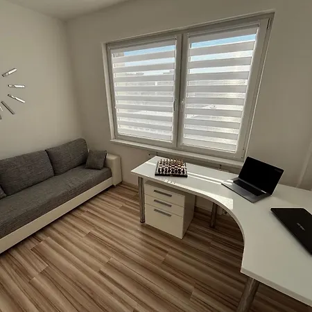 Apartman Place, Podbreziny