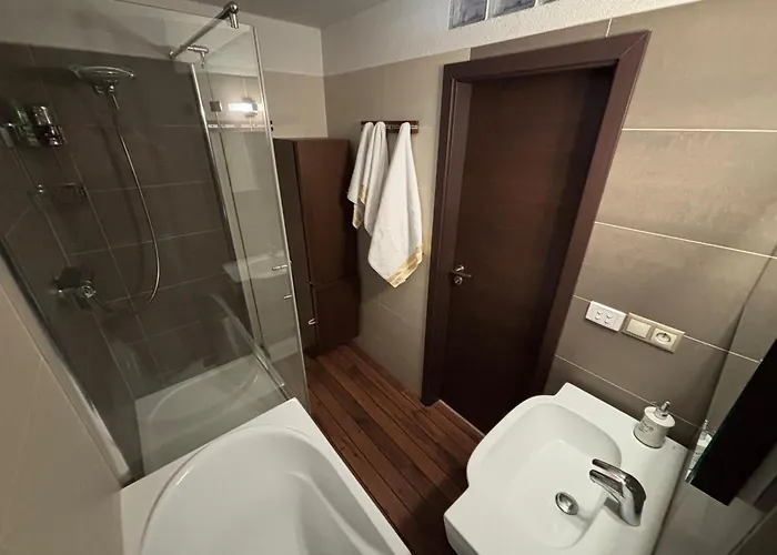 Apartamento Place, Podbreziny