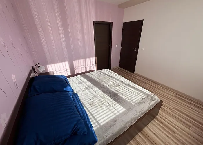 Apartment Place, Podbreziny